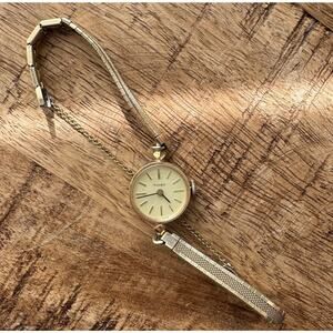 Vintage Timex Women’s Watch Gold Tone Expansion Band Working New Battery